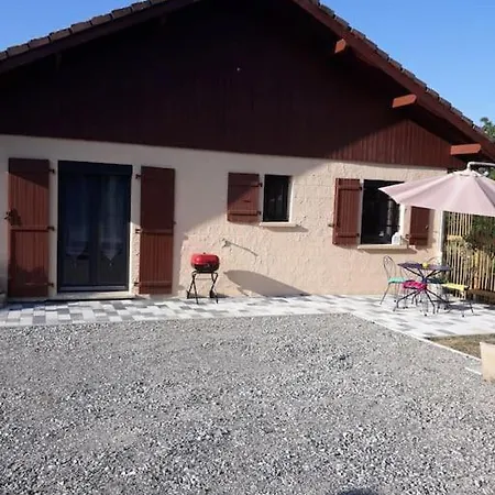 Le Gite Des Cascades Bassy Exterior photo